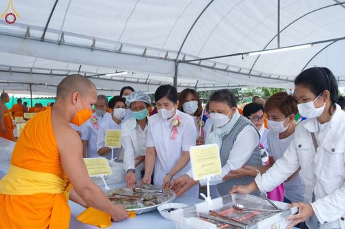 ภาพ No.69947:พิธีถวายภัตตาหารเป็นสังฆทาน แด่คณะพระธรรมยาตราฯ ในโครงการธรรมยาตราฯ ปีที่ 11 ณ อนุสรณ์สถานมหาวิหารพระมงคลเทพมุนี อ.สองพี่น้อง จ.สุพรรณบุรี วันที่ 9 มกราคม พ.ศ. 2566