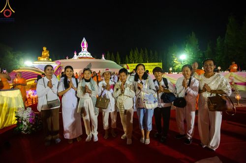ภาพ No.192845:พิธีจุดประทีปถวายเป็นพุทธบูชา และบูชาธรรมมหาปูชนียาจารย์ ณ อนุสรณ์สถานคลองบางนางแท่น อ.สามพราน จ.นครปฐม ในโครงการธรรมยาตรา กตัญญูบูชา มหาปูชนียาจารย์ พระมงคลเทพมุนี(สด จนฺทสโร) พระผู้ปราบมาร อนุสรณ์สถาน 7 แห่ง ปีที่ 13 วันที่ 10 มกราคม พ.ศ. 2568