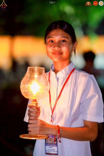 ภาพ No.224687:วันจันทร์ที่ 12 พฤษภาคม พ.ศ. 2568  ชาวพุทธในอินโดนีเซีย ร่วมฉลองวิสาขบูชาจุดประทีปกว่า 200,000 ดวง ณ พระมหาเจดีย์บรมพุทโธ  เจริญพุทธมนต์ถวาย “พระวชิรเกล้าเจ้าอยู่หัว”