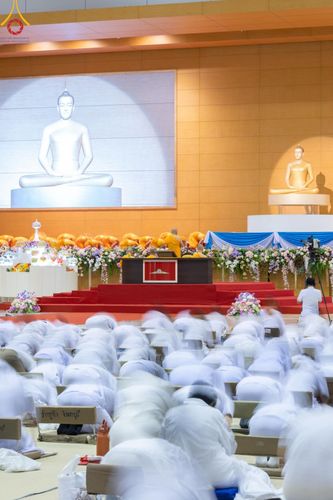 ภาพ No.136773:พิธีตักบาตร พิธีบูชาข้าวพระ ในวันอาทิตย์ต้นเดือนที่ 5 พฤษภาคม พ.ศ. 2567 ณ วัดพระธรรมกาย จ.ปทุมธานี