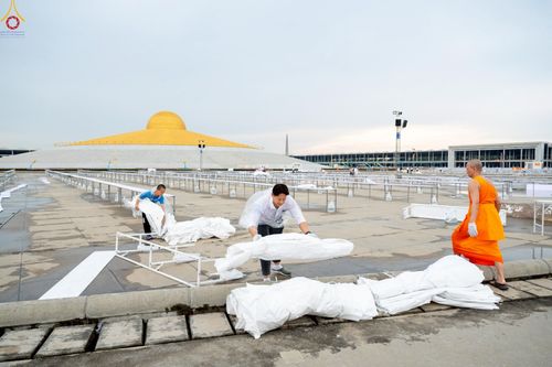 ภาพ No.225265:วันที่ 20 - 27 เมษายน พ.ศ. 2568 "ภาพแห่งความปลื้มที่ไม่มีวันจบ" คณะสงฆ์สามเณร เจ้าหน้าที่ และสาธุชน ร่วมแรงร่วมใจกันเตรียมงานและเก็บงาน เพื่อวันคุ้มครองโลก พิธีถวายมหาสังฆทานคณะสงฆ์ 40,000 กว่าวัดทั่วประเทศ