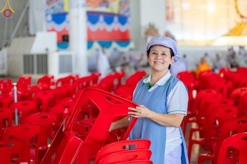 ภาพ No.59028:V.40 ภัตตาหารพระหมื่นวัด เราจัดให้ การปฏิบัติงานของเจ้าหน้าที่และอาสาสมัคร เพื่อรับบุญในการถวายภัตตาหาร แด่คณะสงฆ์ 10,000 กว่าวัดทั่วประเทศ ที่มาร่วมงานวันคุ้มครองโลก จันทร์ที่ 22 เมษายน พ.ศ. 2567 ณ วัดพระธรรมกาย