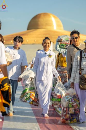 ภาพ No.187944:พิธีตักบาตรฉลองพระใหม่ ต้อนรับพุทธศักราช 2568 ณ ลานธรรมพระมหาธรรมกายเจดีย์ วัดพระธรรมกาย จ.ปทุมธานี วันที่ 1 มกราคม พ.ศ. 2568