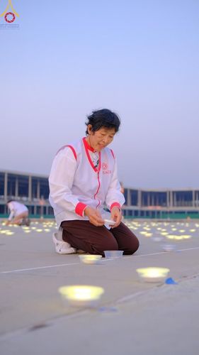 ภาพ No.208291:V.55 สารพัดV สารพัดดี ที่วัดพระธรรมกาย ในโครงการธรรมยาตรา กตัญญูบูชา มหาปูชนียาจารย์ พระมงคลเทพมุนี (สด จนฺทสโร) พระผู้ปราบมาร อนุสรณ์สถาน 7 แห่ง ปีที่ 13 ระหว่างวันที่ 2-31 มกราคม พ.ศ. 2568