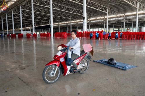 ภาพ No.58434:V.41 เทหมดใจ  ลุยต่อไป ร้อยซาวปี การเตรียมงาน การปฏิบัติงาน และการเก็บงาน ของเจ้าหน้าที่หน่วยงานต่างๆ เพื่อพิธีฉลองอายุวัฒนมงคล 80 ปี หลวงพ่อธัมมชโย และรับถวายมหาสังฆทาน 10,000 กว่าวัดทั่วประเทศ ในวันคุ้มครองโลก จันทร์ที่ 22 เมษายน พ.ศ. 2567