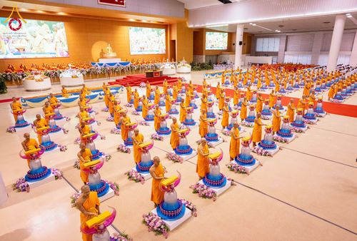 ภาพ No.134512:พิธีทอดผ้าป่าสมทบ มหาสังฆทาน 10,000 วัด ทั่วไทย วันอาทิตย์ต้นเดือนที่ 7 เมษายน พ.ศ.2567 ณ ห้องแก้วสารพัดนึก 1 สภาธรรมกายสากล  วัดพระธรรมกาย จ.ปทุมธานี