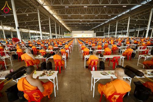 ภาพ No.287410:วันที่ 3 มกราคม พ.ศ.2569 พิธีถวายภัตตาหารเป็นสังฆทาน แด่พระธรรมยาตรา ณ วัดพระธรรมกาย  จังหวัดปทุมธานี ในโครงการธรรมยาตรา กตัญญูบูชา มหาปูชนียาจารย์ พระมงคลเทพมุนี(สด จนฺทสโร) พระผู้ปราบมาร อนุสรณ์สถาน 7 แห่ง ปีที่ 14