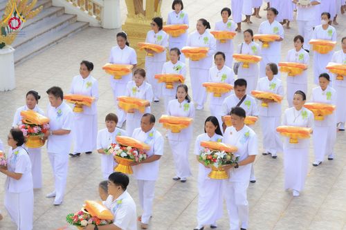 ภาพ No.278559:วันอาทิตย์ที่ 14 ธันวาคม พ.ศ.2568  พิธีเวียนประทักษิณ พิธีวันทาสีมาพระประธาน โครงการบวชบูชาธรรมมหาปูชนียาจารย์ ของศูนย์ปฏิบัติธรรมบุรีรัมย์ ณ วัดกลาง พระอารามหลวง จังหวัดบุรีรัมย์