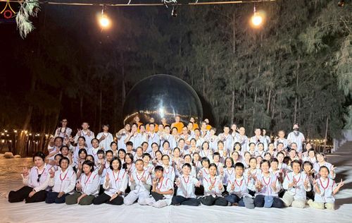 ภาพ No.296358:ภาพเบื้องหลังอาสาสมัครรวมใจ ชุดที่ 2 ในโครงการธรรมยาตรา กตัญญูบูชา มหาปูชนียาจารย์ พระมงคลเทพมุนี(สด จนฺทสโร) พระผู้ปราบมาร อนุสรณ์สถาน 7 แห่ง ปีที่ 14