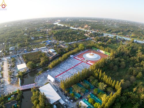 ภาพ No.292012:วันที่ 10 มกราคม พ.ศ. 2569 พิธีจุดประทีปถวายเป็นพุทธบูชา และบูชาธรรมมหาปูชนียาจารย์  ณ อนุสรณ์สถานคลองบางนางแท่น อ.สามพราน จ.นครปฐม ในโครงการธรรมยาตรา กตัญญูบูชา มหาปูชนียาจารย์ พระมงคลเทพมุนี(สด จนฺทสโร) พระผู้ปราบมาร อนุสรณ์สถาน 7 แห่ง ปีที่ 14