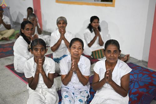 ภาพ No.278881:วันที่ 1 พฤศจิกายน  2568 กฐินสมทบวัดต่างประเทศ โดยคณะศิษยานุศิษย์ บูชาธรรม 81 ปี หลวงพ่อธัมมชโย กฐินช้างศรีลังกา  ณ วัดสุวรรณวิหาร เขตอาวิซาเวรี ประเทศศรีลังกา