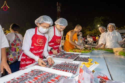 ภาพ No.295790:วันที่ 17 มกราคม พ.ศ. 2569 พิธีถวายภัตตาหารเป็นสังฆทาน แด่พระธรรมยาตรา ณ วัดโบสถ์บน ต.บางคูเวียง จ.นนทบุรี อนุสรณ์สถานลำดับที่ 4 สถานที่เกิดด้วยกายธรรม ในโครงการธรรมยาตรา กตัญญูบูชา มหาปูชนียาจารย์ พระมงคลเทพมุนี(สด จนฺทสโร) พระผู้ปราบมาร อนุสรณ์สถาน 7 แ