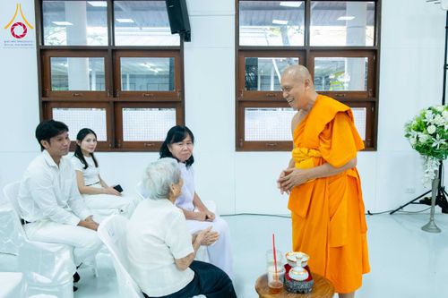 ภาพ No.314409:วันพฤหัสบดีที่ 19 มีนาคม พ.ศ. 2569 พิธีบำเพ็ญกุศล คุณพ่อณรงค์ จินตมากุล โยมบิดา พระครูปลัดรัตนวีรวัฒน์ (รังสฤษดิ์ อิทฺธิจินตโก) ที่ปรึกษาเจ้าคณะจังหวัดปทุมธานี เจ้าอาวาสวัดพระธรรมกาย  ณ ห้องปลูกศรัทธา 2 วัดพระธรรมกาย ปทุมธานี