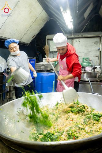 ภาพ No.292497:วันที่ 12 มกราคม พ.ศ. 2569 พิธีถวายภัตตาหารเป็นสังฆทาน แด่พระธรรมยาตรา ณ อนุสรณ์สถานมหาวิหารพระมงคลเทพมุนี (โลตัสแลนด์) อ.สองพี่น้อง จ.สุพรรณบุรี ในโครงการธรรมยาตรา กตัญญูบูชา มหาปูชนียาจารย์ พระมงคลเทพมุนี(สด จนฺทสโร) พระผู้ปราบมาร อนุสรณ์สถาน 7 แห่ง ปี