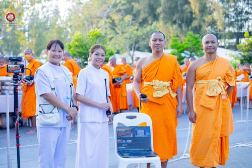 ภาพ No.288922:วันที่ 6 มกราคม พ.ศ. 2569 พิธีถวายภัตตาหารเป็นสังฆทาน แด่พระธรรมยาตรา ในโครงการธรรมยาตรา กตัญญูบูชา มหาปูชนียาจารย์ พระมงคลเทพมุนี(สด จนฺทสโร) พระผู้ปราบมาร อนุสรณ์สถาน 7 แห่ง ปีที่ 14 ณ อนุสรณ์สถานมหาวิหารพระมงคลเทพมุนี (โลตัสแลนด์) อ.สองพี่น้อง จ.สุพรร