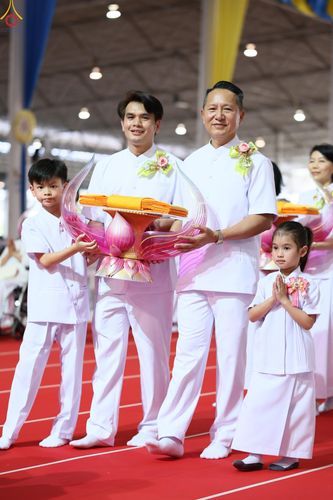 ภาพ No.318495:วันอาทิตย์ต้นเดือนที่ 5 เมษายน พ.ศ.2569 พิธีทอดผ้าป่าสมทบมหาสังฆทาน 40,000 กว่าวัดทั่วประเทศ ณ สภาธรรมกายสากล วัดพระธรรมกาย