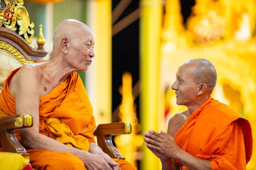 ภาพ No.90509:พิธีอัญเชิญพระบรมสารีริกธาตุประดิษฐาน ณ เจดีย์ศรีสองรัก วัดเก่าเขาน้อย อ.ปากน้ำปราณ จ.ประจวบคีรีขันธ์ วันที่ 3 ตุลาคม พ. ศ. 2566
