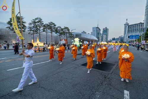 ภาพ No.81095:Lotus Lantern Festival 2023  เทศกาลโคมดอกบัว เนื่องในวันวิสาขบูชา   ของชาวพุทธทุกชาติ ทุกนิกาย ในสาธารณรัฐเกาหลีใต้ วันที่ 20-21 พฤษภาคม พ.ศ. 2566