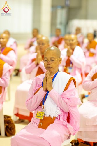 ภาพ No.325632:วันที่ 26 เมษายน พ.ศ.2569 กิจกรรมงานบุญวันอาทิตย์ สาธุชนปฏิบัติธรรมร่วมกัน ณ ห้องแก้วสารพัด 1 วัดพระธรรมกาย ปทุมธานี