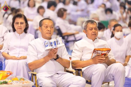 ภาพ No.308189:วันที่ 1  กุมภาพันธ์ พ.ศ. 2569 พิธีตักบาตรข้าวสารอาหารแห้ง ณ บ้านแก้วเรือนทองคุณยาย สภาธรรมกายสากล วัดพระธรรมกาย