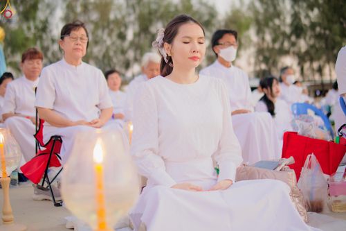 ภาพ No.302358:วันที่ 23 มกราคม พ.ศ. 2569 พิธีจุดประทีปธรรมถวายเป็นพุทธบูชา (ภาพชุดที่ 2) และบูชาธรรมมหาปูชนียาจารย์  ณ อนุสรณ์สถานลำดับที่ 5 สถานที่เผยแผ่วิชชาธรรมกายครั้งแรก อนุสรณ์สถานบางปลา วัดบางปลา อำเภอบางเลน จังหวัดนครปฐม ในโครงการธรรมยาตรา กตัญญูบูชา มหาปูชนีย