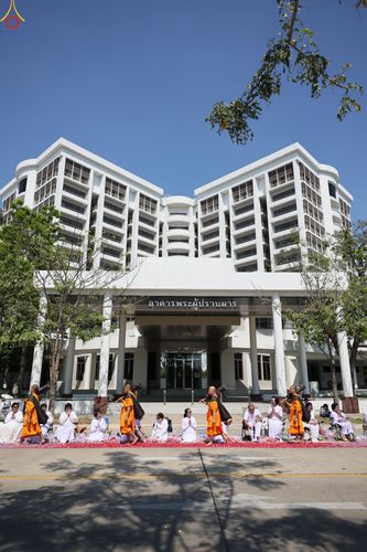 ภาพ No.304560:วันที่ 25 มกราคม พ.ศ. 2569 พิธีต้อนรับพระธรรมยาตรา (ภาพชุดที่ 2) รร.สามัคคีราษฏร์บำรุง-วัดพระธรรมกาย ในโครงการธรรมยาตรา กตัญญูบูชา มหาปูชนียาจารย์ พระมงคลเทพมุนี(สด จนฺทสโร) พระผู้ปราบมาร อนุสรณ์สถาน 7 แห่ง ปีที่ 14