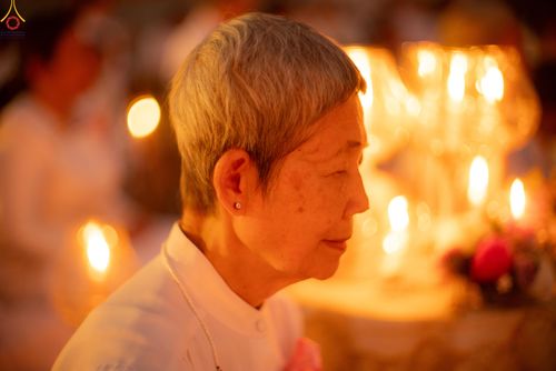 ภาพ No.297129:วันที่ 17 มกราคม พ.ศ. 2569 พิธีจุดประทีปถวายเป็นพุทธบูชา และบูชาธรรมมหาปูชนียาจารย์ (ภาพชุดที่ 2) ณ วัดโบสถ์บน ต.บางคูเวียง จ.นนทบุรี อนุสรณ์สถานลำดับที่ 4 สถานที่เกิดด้วยกายธรรม ในโครงการธรรมยาตรา กตัญญูบูชา มหาปูชนียาจารย์ พระมงคลเทพมุนี(สด จนฺทสโร) พร