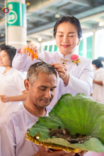 ภาพ No.293624:วันที่ 10 มกราคม พ.ศ. 2569 พิธีปลงผมธรรมทายาทบูชาธรรม 117  ปี คุณยายอาจารย์ฯ ณ วิหารคด วัดพระธรรมกาย ปทุมธานี