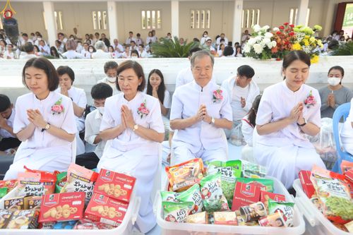 ภาพ No.297534:วันที่ 18 มกราคม พ.ศ. 2569 พิธีตักบาตรพระธรรมยาตรา ณ วัดโบสถ์บน ต.บางคูเวียง จ.นนทบุรี อนุสรณ์สถานลำดับที่ 4 สถานที่เกิดด้วยกายธรรม ในโครงการธรรมยาตรา กตัญญูบูชา มหาปูชนียาจารย์ พระมงคลเทพมุนี(สด จนฺทสโร) พระผู้ปราบมาร อนุสรณ์สถาน 7 แห่ง ปีที่ 14