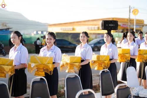 ภาพ No.281385:วันเสาร์ที่ 27 ธันวาคม พ.ศ.2568 พิธีตักบาตรพระ ๑,๐๐๐ รูป   เพื่อความเป็นสิริมงคลแก่ชีวิตและแผ่นดินไทย  มหากุศลครั้งยิ่งใหญ่แห่งปี ส่งท้ายปีเก่า ต้อนรับปีใหม่  ณ ถนนหน้าที่ว่าการอำเภอภูเรือ จังหวัดเลย