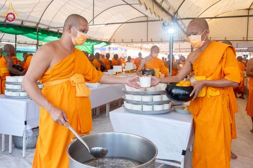 ภาพ No.297987:วันที่ 19 มกราคม พ.ศ. 2569 พิธีถวายภัตตาหารเป็นสังฆทาน แด่พระธรรมยาตรา ณ อนุสรณ์สถานบางปลา วัดบางปลา อำเภอบางเลน จังหวัดนครปฐม ในโครงการธรรมยาตรา กตัญญูบูชา มหาปูชนียาจารย์ พระมงคลเทพมุนี(สด จนฺทสโร) พระผู้ปราบมาร อนุสรณ์สถาน 7 แห่ง ปีที่ 14