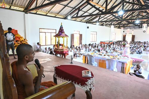 ภาพ No.278801:วันที่ 1 พฤศจิกายน  2568  กฐินสมทบวัดต่างประเทศ โดยคณะศิษยานุศิษย์ บูชาธรรม 81 ปี หลวงพ่อธัมมชโย ณ วัดธรรมรักษิตาราม ประเทศศรีลังกา