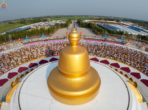 ภาพ No.299696:วันที่ 18 มกราคม พ.ศ. 2569 พิธีต้อนรับพระธรรมยาตรา (ภาพชุดที่ 2) ณ อนุสรณ์สถานลำดับที่ 5  สถานที่เผยแผ่วิชชาธรรมกายครั้งแรก อนุสรณ์สถานบางปลา วัดบางปลา อำเภอบางเลน จังหวัดนครปฐม ในโครงการธรรมยาตรา กตัญญูบูชา มหาปูชนียาจารย์ พระมงคลเทพมุนี(สด จนฺทสโร) พระ