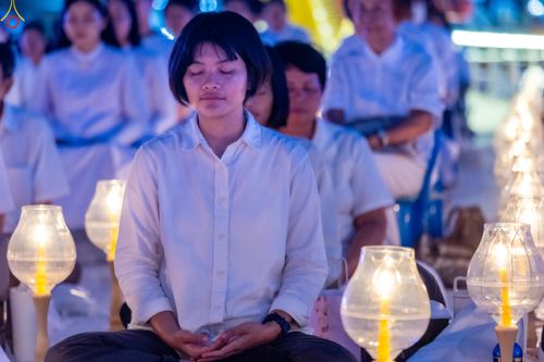 ภาพ No.302315:วันที่ 23 มกราคม พ.ศ. 2569 พิธีจุดประทีปธรรมถวายเป็นพุทธบูชา (ภาพชุดที่ 2) และบูชาธรรมมหาปูชนียาจารย์  ณ อนุสรณ์สถานลำดับที่ 5 สถานที่เผยแผ่วิชชาธรรมกายครั้งแรก อนุสรณ์สถานบางปลา วัดบางปลา อำเภอบางเลน จังหวัดนครปฐม ในโครงการธรรมยาตรา กตัญญูบูชา มหาปูชนีย