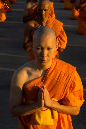 ภาพ No.285257:วันจันทร์ที่ 15 ธันวาคม พ.ศ.2568  บันทึกภาพหมู่ประวัติศาสตร์ โครงการบรรพชาอุปสมบทหมู่  รุ่นบูชาธรรมมหาปูชนียาจารย์ ประจำปี 2568 ณ ลานธรรมมหาธรรมกายเจดีย์ วัดพระธรรมกาย