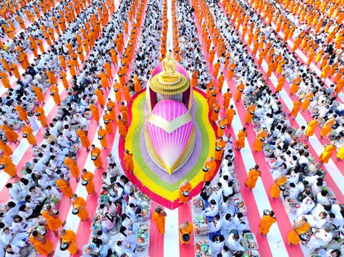 ภาพ No.292424:วันที่ 11 มกราคม พ.ศ. 2569 พิธีตักบาตรพระธรรมยาตรา ณ อนุสรณ์สถานคลองบางนางแท่น อ.สามพราน จ.นครปฐม ในโครงการธรรมยาตรา กตัญญูบูชา มหาปูชนียาจารย์ พระมงคลเทพมุนี(สด จนฺทสโร) พระผู้ปราบมาร อนุสรณ์สถาน 7 แห่ง ปีที่ 14