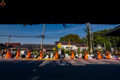 ภาพ No.292849:วันที่ 11 มกราคม พ.ศ. 2569 พิธีต้อนรับพระธรรมยาตรา ณ อนุสรณ์สถานลำดับที่ 3 สถานที่เกิดในเพศสมณะ วัดสองพี่น้อง อำเภอสองพี่น้อง จังหวัดสุพรรณบุรี ในโครงการธรรมยาตรา กตัญญูบูชา มหาปูชนียาจารย์ พระมงคลเทพมุนี(สด จนฺทสโร) พระผู้ปราบมาร อนุสรณ์สถาน 7 แห่ง ปีที