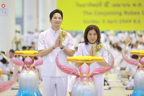 ภาพ No.318525:วันอาทิตย์ต้นเดือนที่ 5 เมษายน พ.ศ.2569 พิธีทอดผ้าป่าสมทบมหาสังฆทาน 40,000 กว่าวัดทั่วประเทศ ณ สภาธรรมกายสากล วัดพระธรรมกาย