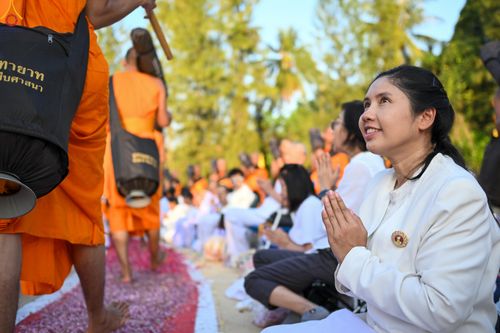 ภาพ No.289654:วันที่ 7 มกราคม พ.ศ. 2569 พิธีต้อนรับพระธรรมยาตรา ณ อนุสรณ์สถานลำดับที่ 2 สถานที่ตั้งมโนปณิธานบวชตลอดชีวิต อนุสรณ์สถานคลองบางนางแท่น อ.สามพราน จ.นครปฐม ในโครงการธรรมยาตรา กตัญญูบูชา มหาปูชนียาจารย์ พระมงคลเทพมุนี(สด จนฺทสโร) พระผู้ปราบมาร อนุสรณ์สถาน 7 แ