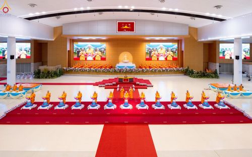 ภาพ No.240896:วันพุธที่ 27 สิงหาคม พ.ศ. 2568 พิธีทอดผ้าป่าเพื่อสร้างอาคาร  82 ปี หลวงพ่อธัมมชโย สมทบกฐินวัดพระธรรมกาย และกฐิน 30,000 วัดทั่วประเทศ ครั้งที่ 1