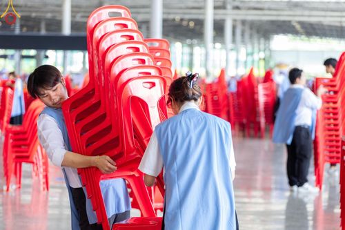 ภาพ No.59023:V.40 ภัตตาหารพระหมื่นวัด เราจัดให้ การปฏิบัติงานของเจ้าหน้าที่และอาสาสมัคร เพื่อรับบุญในการถวายภัตตาหาร แด่คณะสงฆ์ 10,000 กว่าวัดทั่วประเทศ ที่มาร่วมงานวันคุ้มครองโลก จันทร์ที่ 22 เมษายน พ.ศ. 2567 ณ วัดพระธรรมกาย