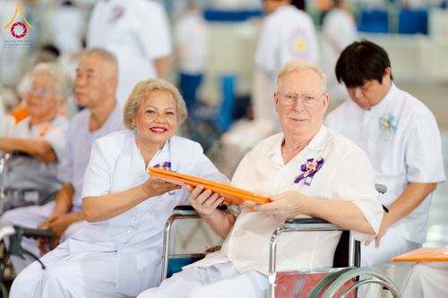 ภาพ No.215593:วันอาทิตย์ต้นเดือนที่ 6 เมษายน พ.ศ. 2568 ขบวนอัญเชิญผ้าป่าสมทบ มหาสังฆทาน 40,000 กว่าวัดทั่วประเทศ ณ สภาธรรมกายสากล วัดพระธรรมกาย