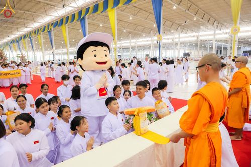 ภาพ No.167906:พิธีทอดกฐิน และ พิธีกรานกฐิน ในวันอาทิตย์ที่ 3 พฤศจิกายน พ.ศ. 2567 ณ วัดพระธรรมกาย จ.ปทุมธานี