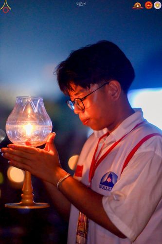 ภาพ No.224682:วันจันทร์ที่ 12 พฤษภาคม พ.ศ. 2568  ชาวพุทธในอินโดนีเซีย ร่วมฉลองวิสาขบูชาจุดประทีปกว่า 200,000 ดวง ณ พระมหาเจดีย์บรมพุทโธ  เจริญพุทธมนต์ถวาย “พระวชิรเกล้าเจ้าอยู่หัว”