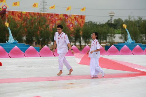 ภาพ No.119591:V.18 ทันทีม การเตรียมงาน เก็บงาน การรับบุญของเจ้าหน้าที่หน่วยงานต่างๆ เพื่อโครงการธรรมยาตรา กตัญญูบูชามหาปูชนียาจารย์ พระมงคลเทพมุนี (สด จนฺทสโร) พระผู้ปราบมาร อนุสรณ์สถาน 7 แห่ง ปีที่ 12 ระหว่างวันที่ 2 - 31 มกราคม พ.ศ.2567