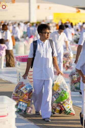 ภาพ No.187939:พิธีตักบาตรฉลองพระใหม่ ต้อนรับพุทธศักราช 2568 ณ ลานธรรมพระมหาธรรมกายเจดีย์ วัดพระธรรมกาย จ.ปทุมธานี วันที่ 1 มกราคม พ.ศ. 2568