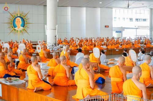 ภาพ No.90592:พิธีบุพเปตพลี  ครั้งที่ 141 ร่วมอุทิศบุญแด่หมู่ญาติที่ล่วงลับไปแล้ว และสืบทอดอายุพระพุทธศาสนา วันพฤหัสบดีที่ 14 ตุลาคม พ.ศ.2566 วันพระแรม 15 ค่ำ เดือน 10 ณ หอฉันคุณยายอาจารย์ฯ วัดพระธรรมกาย