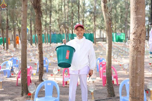 ภาพ No.301395:ภาพเบื้องหลังอาสาสมัครรวมใจ ชุดที่ 4 ในโครงการธรรมยาตรา กตัญญูบูชา มหาปูชนียาจารย์ พระมงคลเทพมุนี(สด จนฺทสโร) พระผู้ปราบมาร อนุสรณ์สถาน 7 แห่ง ปีที่ 14