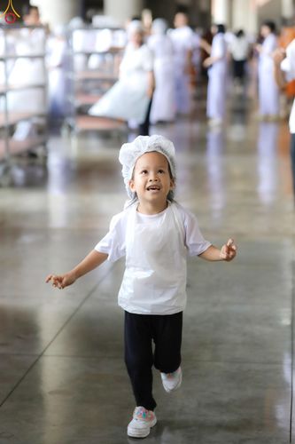 ภาพ No.325894:วันที่ 22 เมษายน พ.ศ.2569(วันคุ้มครองโลก) งานถวายมหาสังฆทาน 40,000 กว่าวัดทั่วประเทศ เจ้าหน้าที่ สาธุชน ร่วมใจจัดเตรียมภัตตาหารเพล (ชุด 2)