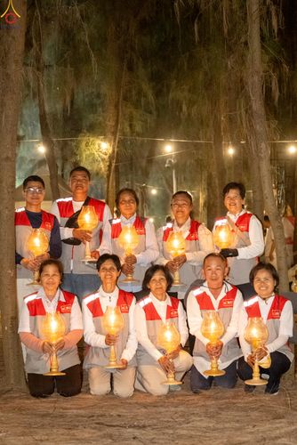 ภาพ No.301624:ภาพเบื้องหลังอาสาสมัครรวมใจ ชุดที่ 4 ในโครงการธรรมยาตรา กตัญญูบูชา มหาปูชนียาจารย์ พระมงคลเทพมุนี(สด จนฺทสโร) พระผู้ปราบมาร อนุสรณ์สถาน 7 แห่ง ปีที่ 14